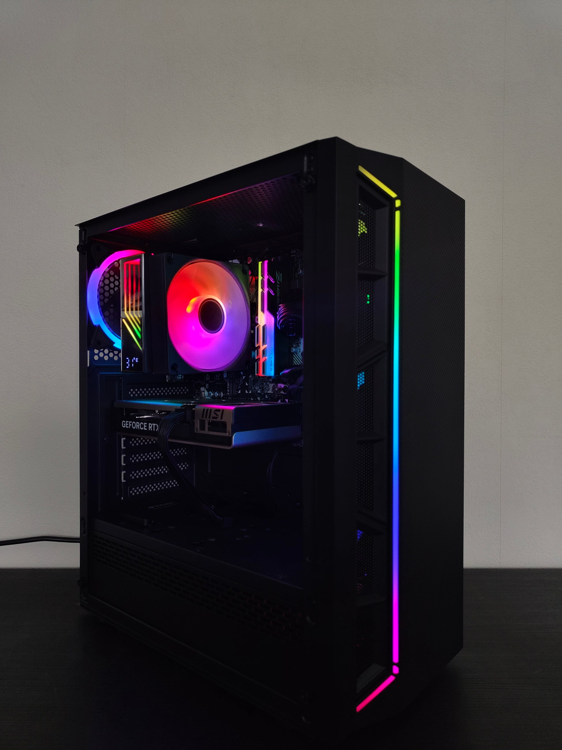 Premium Gaming PC R5 | RTX 5060 8GB | 16 GB DDR4 | SSD | WLAN | RGB | GARANTIE