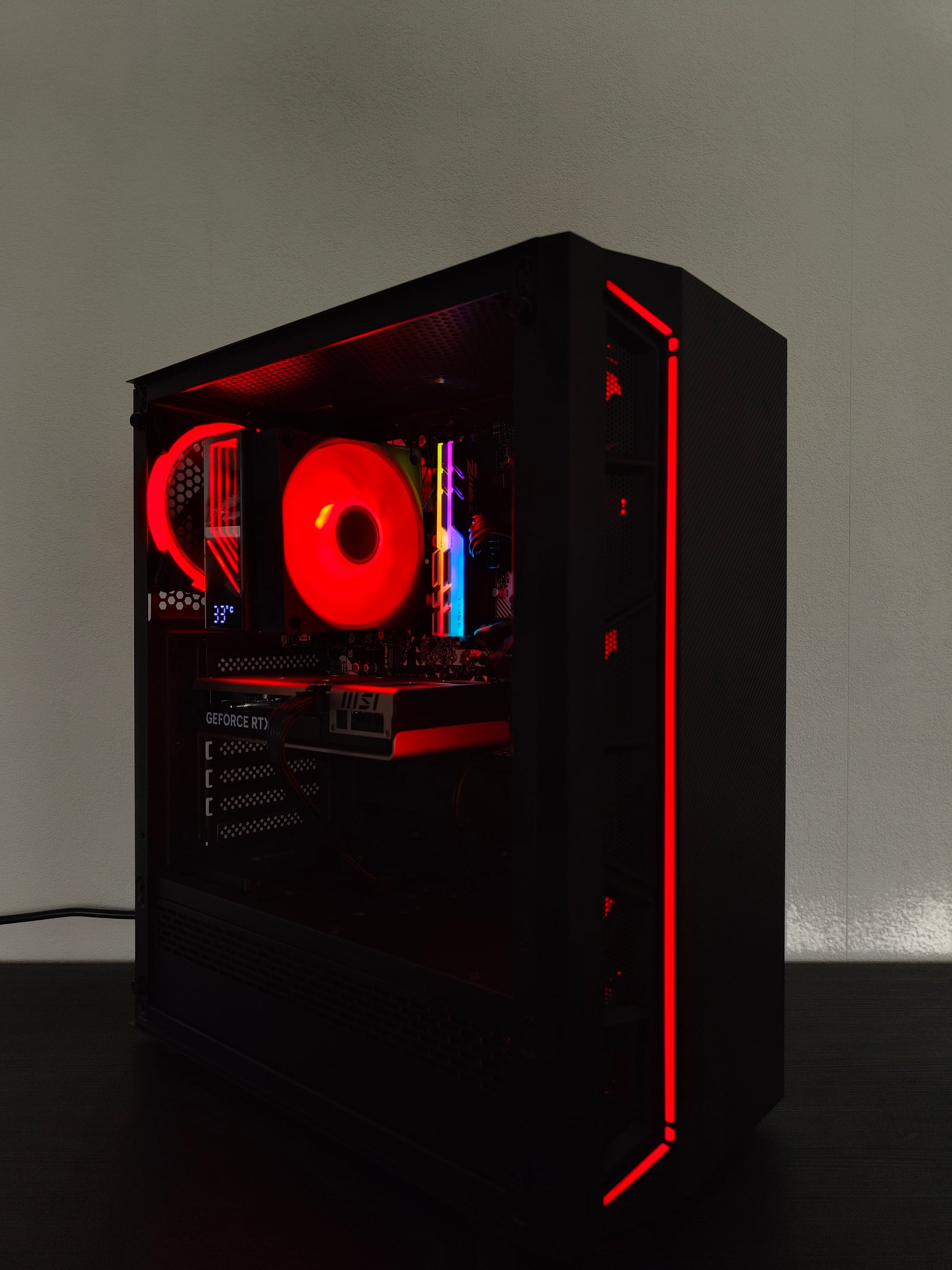 Premium Gaming PC R5 | RTX 5060 8GB | 16 GB DDR4 | SSD | WLAN | RGB | GARANTIE