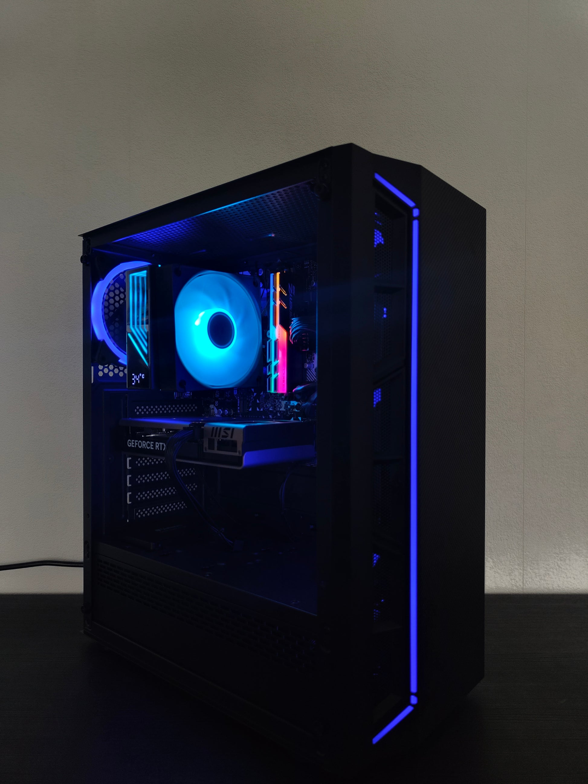 Premium Gaming PC R5 | RTX 5060 8GB | 16 GB DDR4 | SSD | WLAN | RGB | GARANTIE