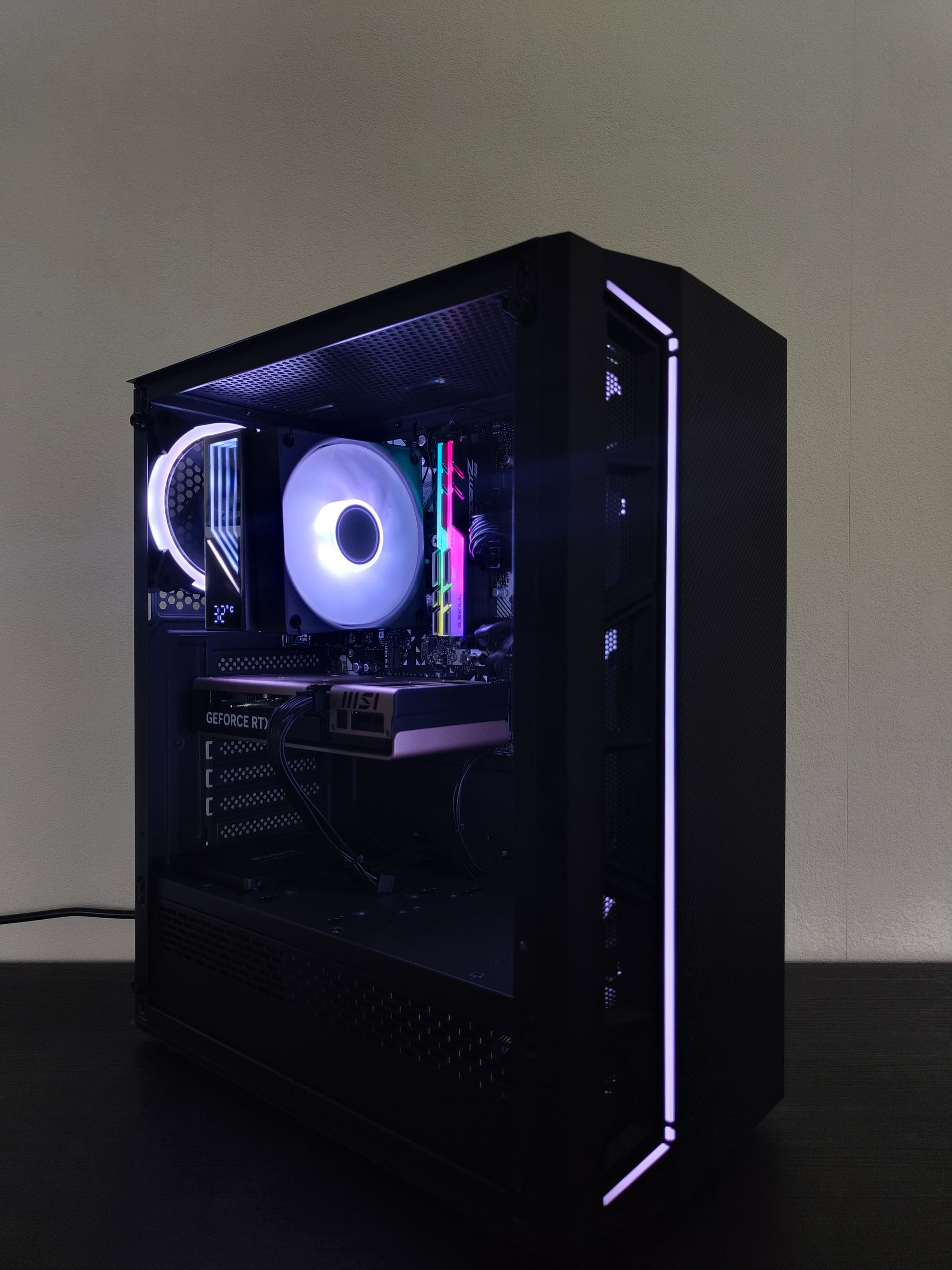 Premium Gaming PC R5 | RTX 5060 8GB | 16 GB DDR4 | SSD | WLAN | RGB | GARANTIE