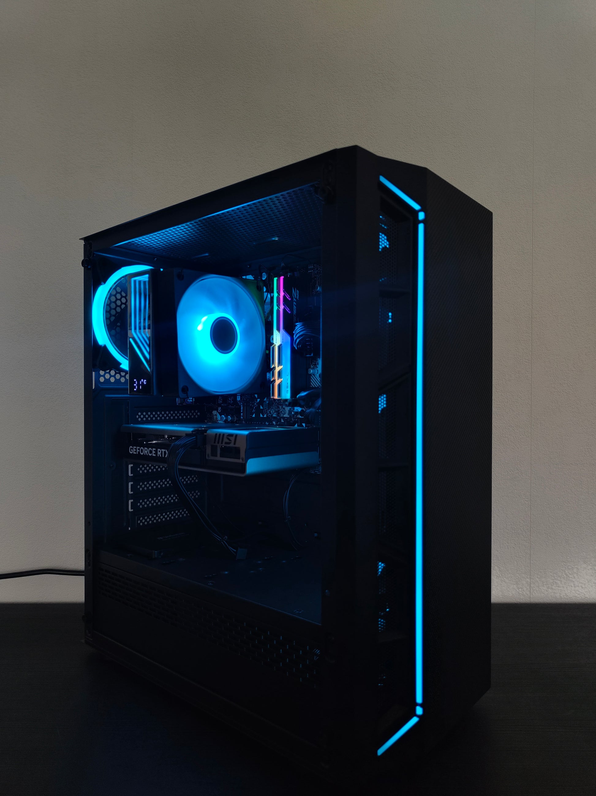 Premium Gaming PC R5 | RTX 5060 8GB | 16 GB DDR4 | SSD | WLAN | RGB | GARANTIE