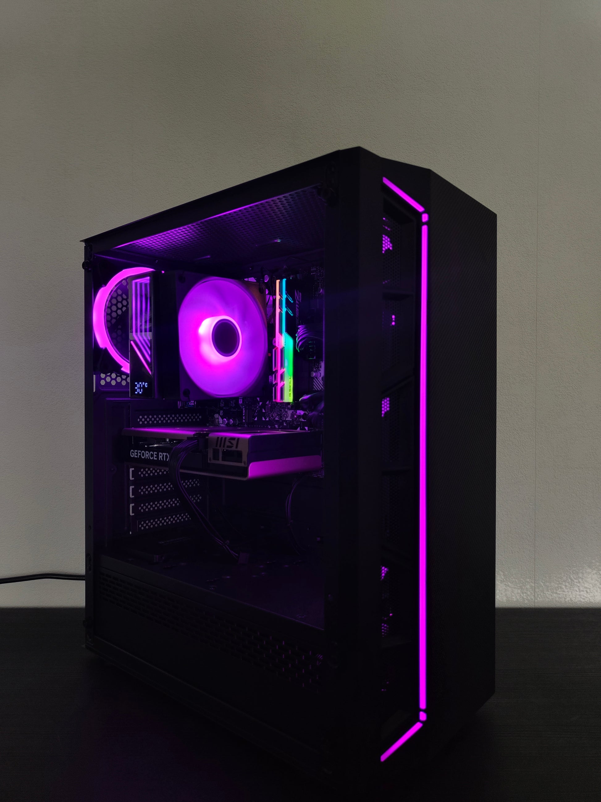 Premium Gaming PC R5 | RTX 5060 8GB | 16 GB DDR4 | SSD | WLAN | RGB | GARANTIE