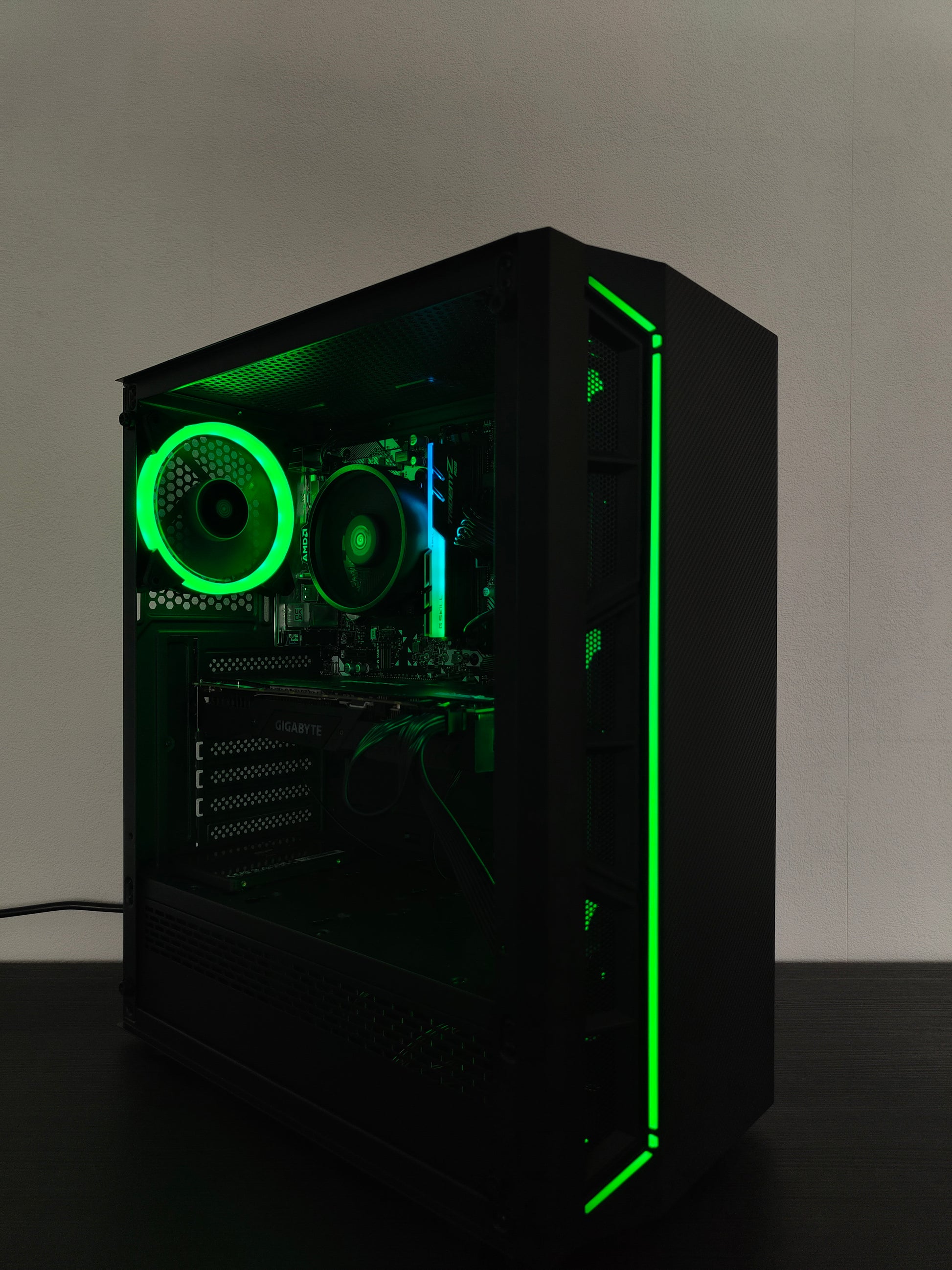 Gaming PC R5 | RTX 2070 8GB | 16 GB DDR4 | SSD | WLAN | RGB | GARANTIE
