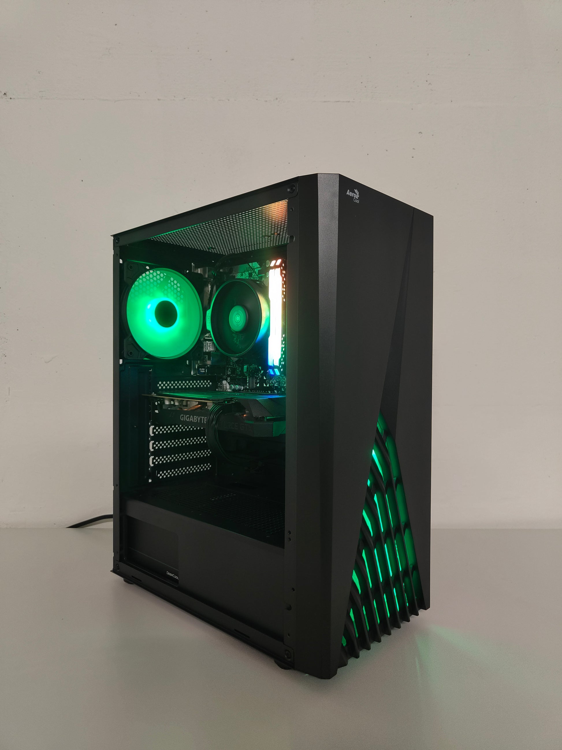 Gaming PC R5 | GTX 1660S 6GB | 16 GB DDR4 | SSD | WLAN | RGB | GARANTIE