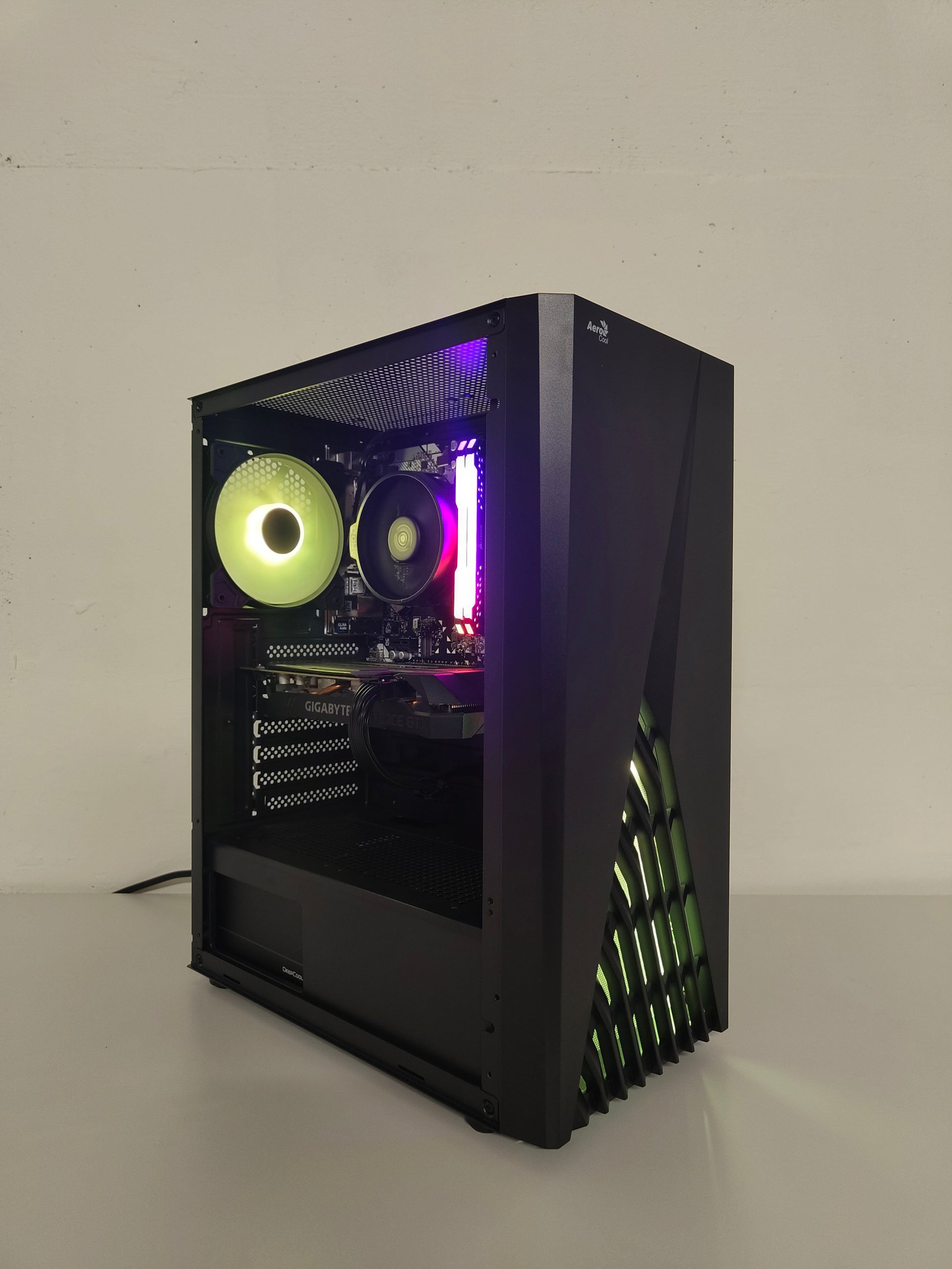 Gaming PC R5 | GTX 1660S 6GB | 16 GB DDR4 | SSD | WLAN | RGB | GARANTIE