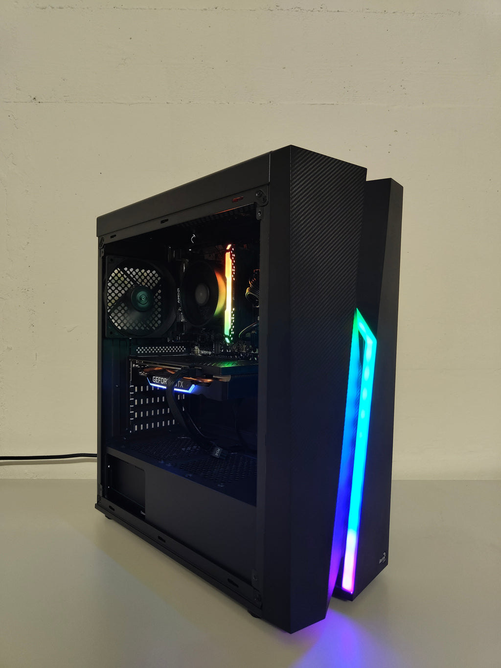 Gaming PC R5 | GTX 1660S 6GB | 16 GB DDR4 | SSD | WLAN | RGB | GARANTIE