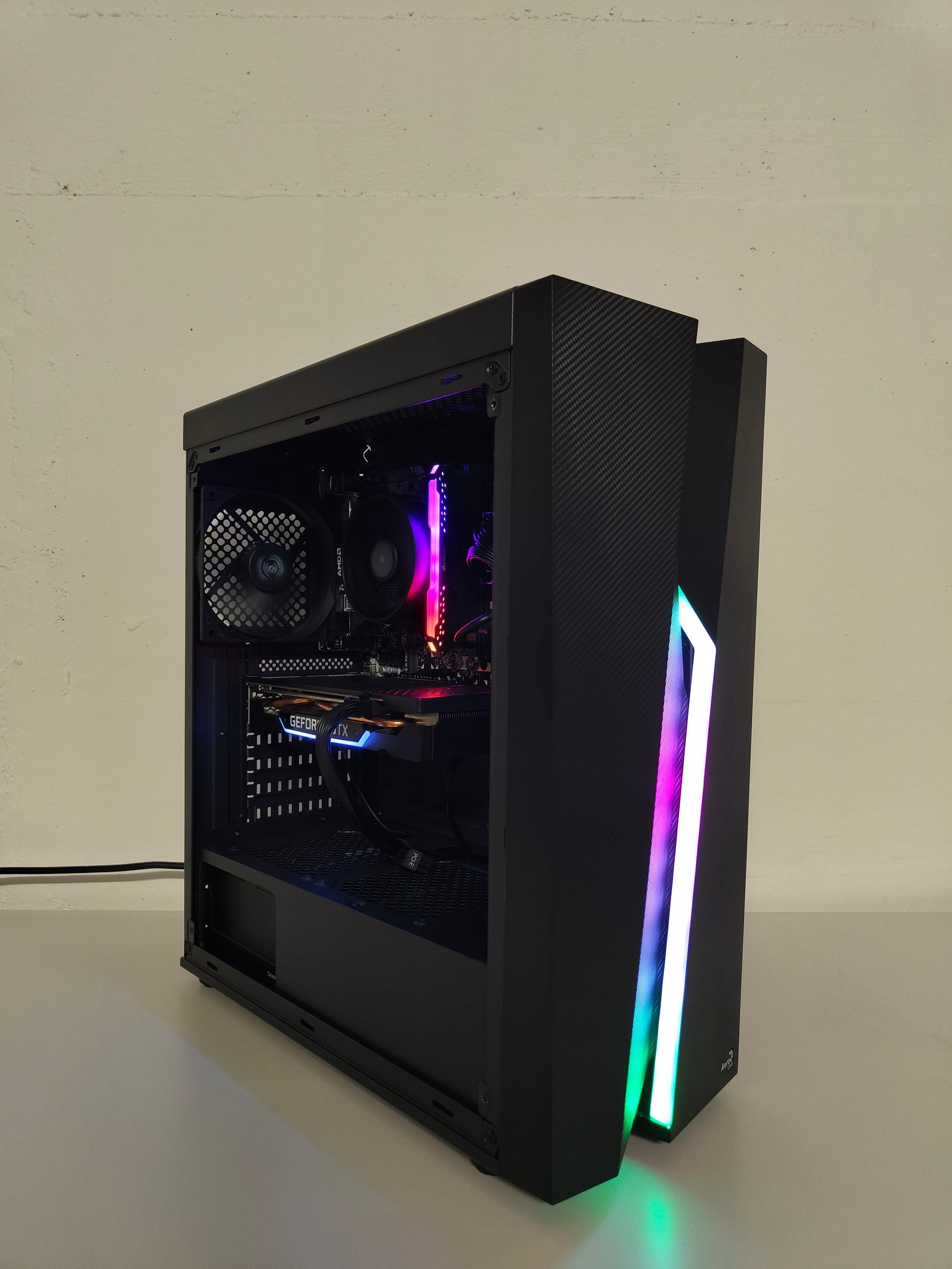Gaming PC R5 | GTX 1660S 6GB | 16 GB DDR4 | SSD | WLAN | RGB | GARANTIE