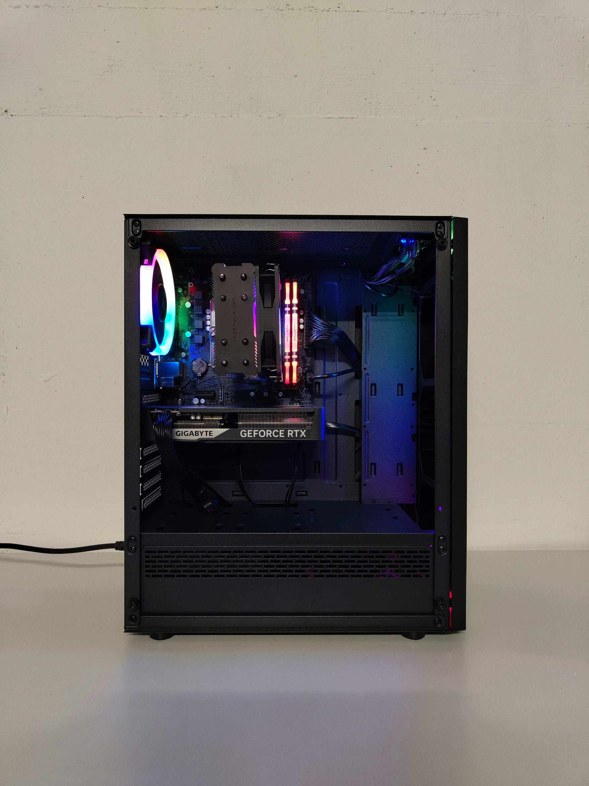 Gaming PC R5 | RTX 5060 8GB | 16 GB DDR4 | SSD | WLAN | RGB | GARANTIE