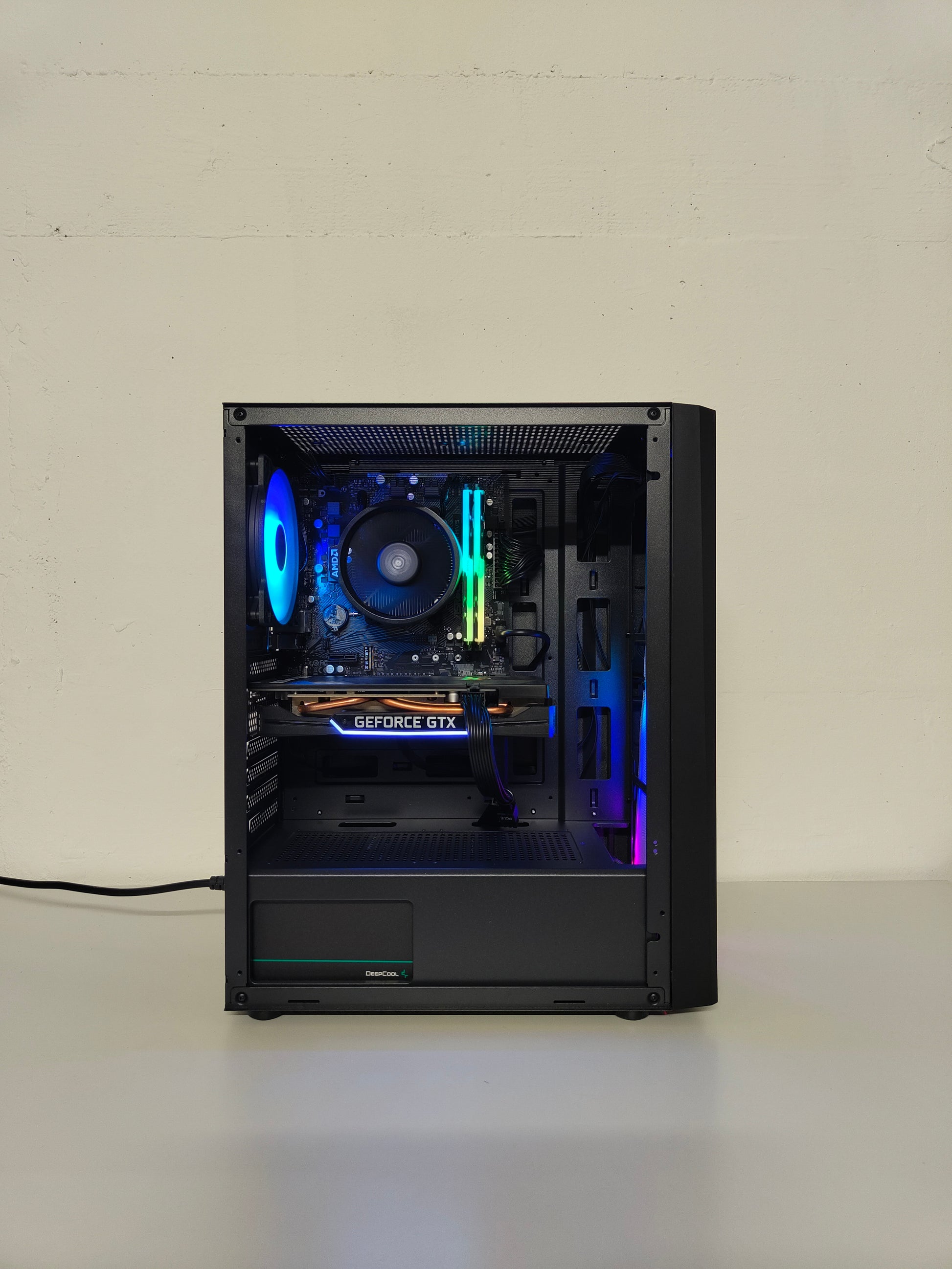 Gaming PC R5 | GTX 1660S 6GB | 16 GB DDR4 | SSD | WLAN | RGB | GARANTIE