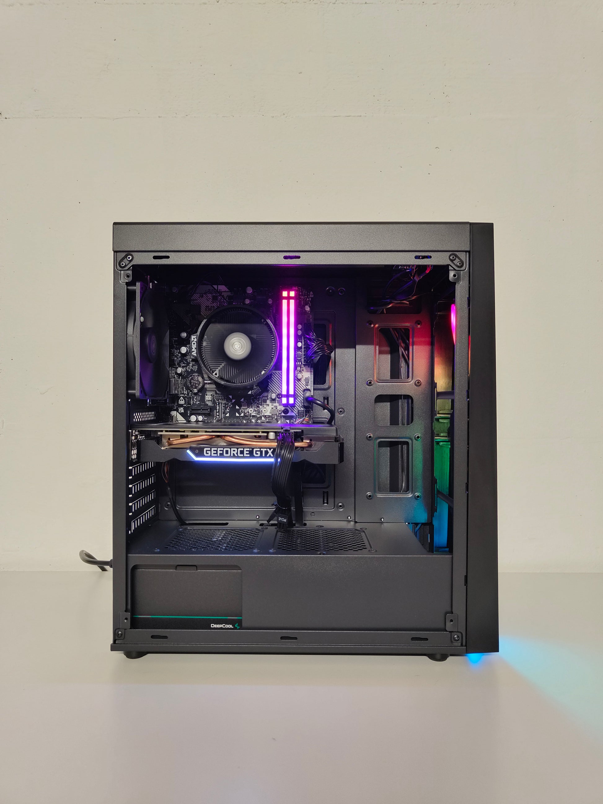 Gaming PC R5 | GTX 1660S 6GB | 16 GB DDR4 | SSD | WLAN | RGB | GARANTIE