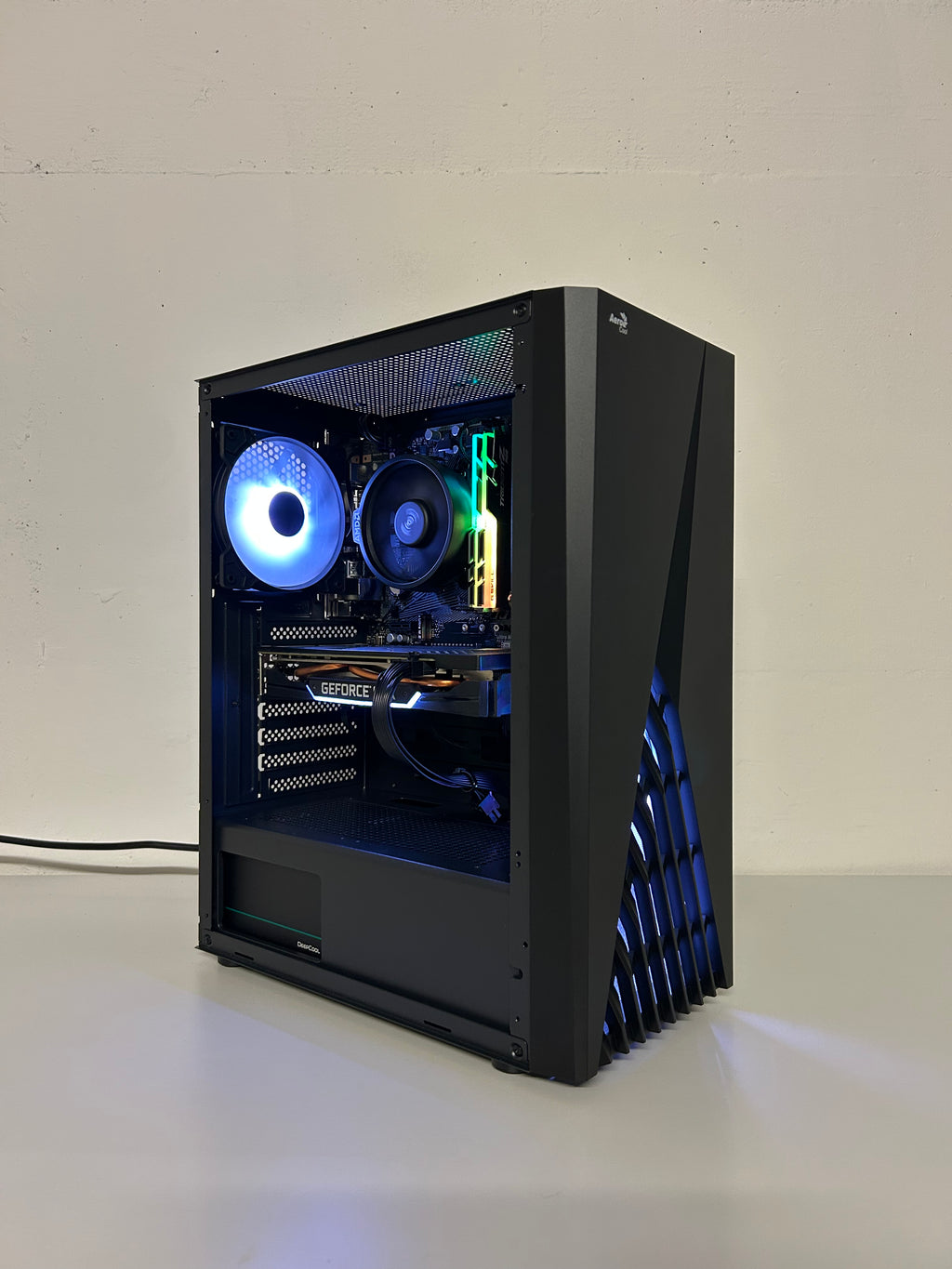Gaming PC R5 | GTX 1660S 6GB | 16 GB DDR4 | SSD | WLAN | RGB | GARANTIE