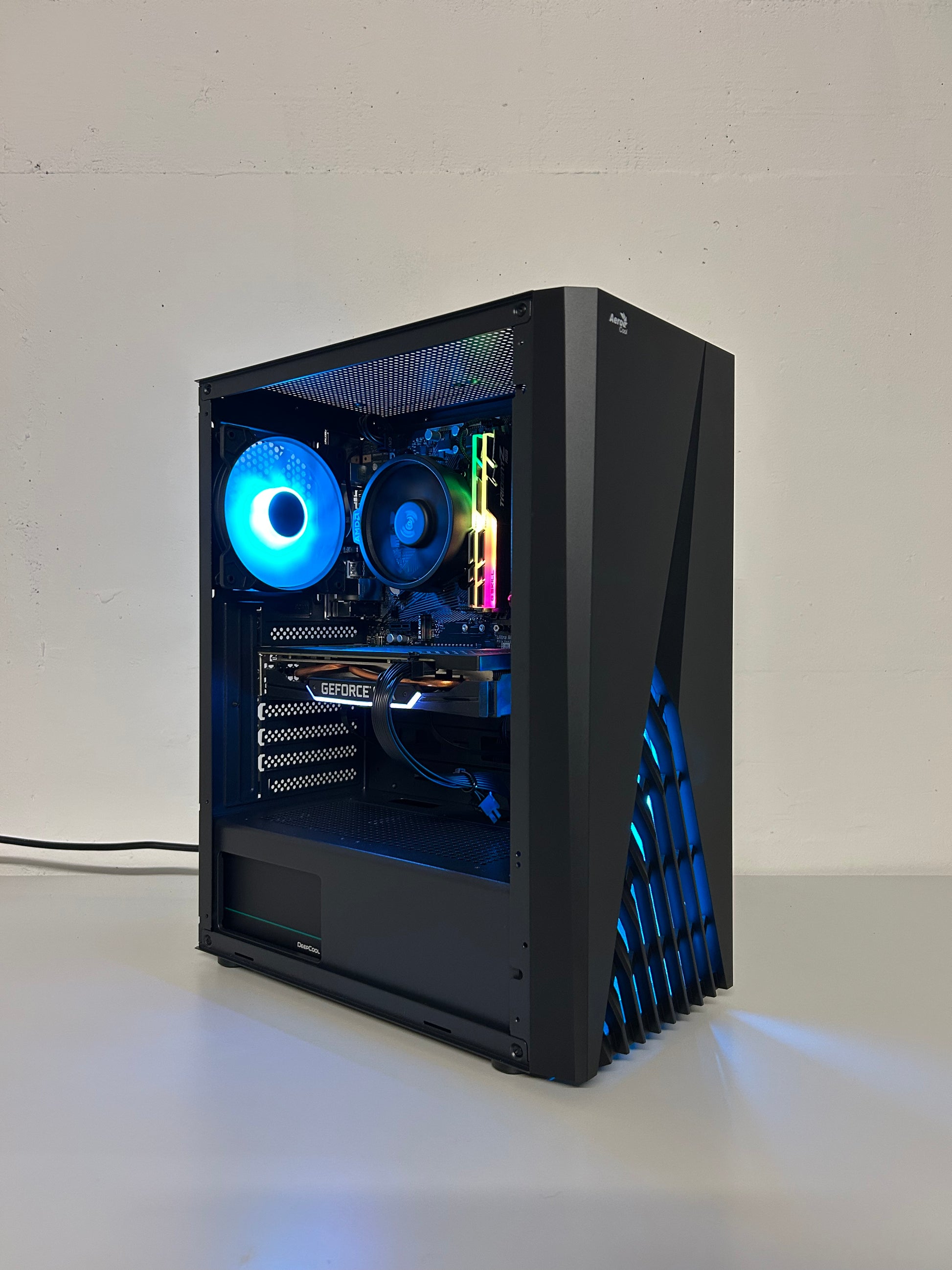 Gaming PC R5 | GTX 1660S 6GB | 16 GB DDR4 | SSD | WLAN | RGB | GARANTIE